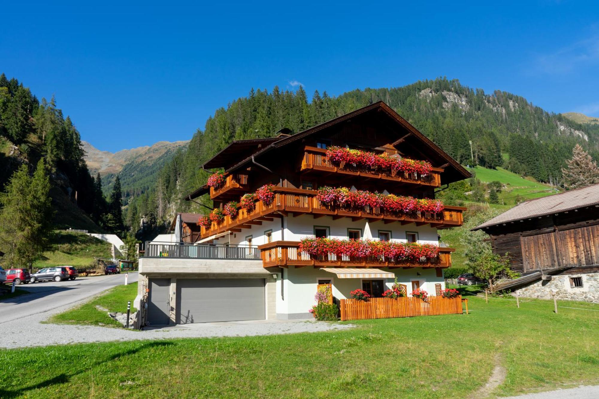Gaestehaus Berger Sankt Jakob in Defereggen Exterior photo